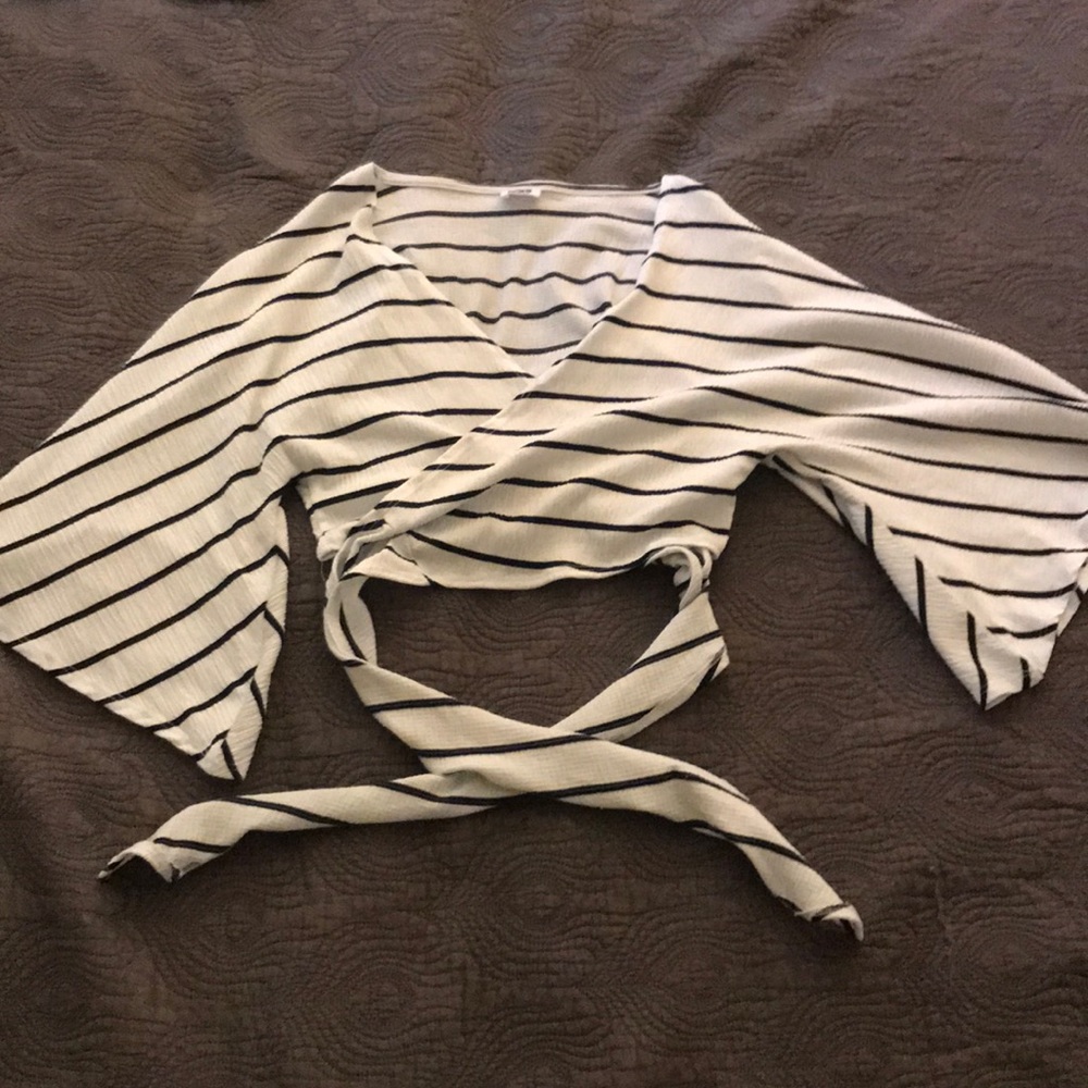 Cotton On - Cropped wrap kimono style top